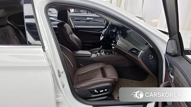 BMW 5 Series (G30) 2020 Белый из Кореи, фото 2