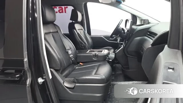 Hyundai Staria 2022 Черный из Кореи, фото 2