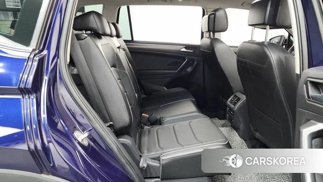 Volkswagen Tiguan Allspace 2023 Синий из Кореи, фото 2