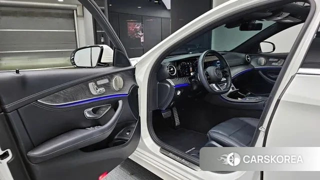 Mercedes-Benz E-Class W213 2022 Белый из Кореи, фото 2