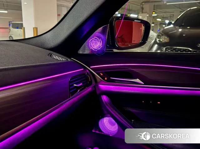 BMW 5 Series (G30) 2018 Белый из Кореи, фото 2