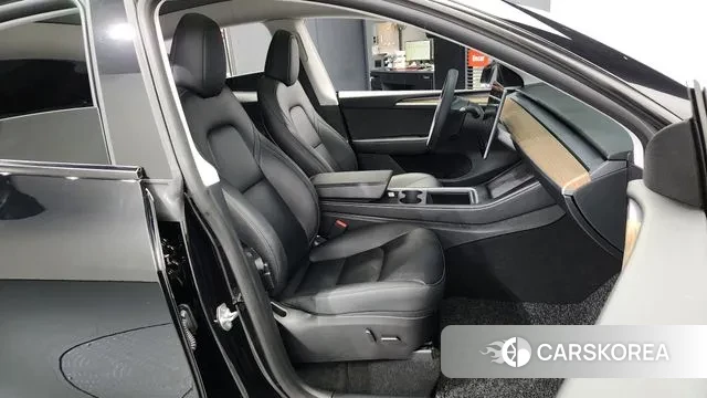 Tesla Model Y 2024 Черный из Кореи, фото 2