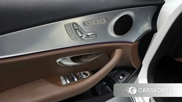 Mercedes-Benz E-Class W213 2019 Белый из Кореи, фото 2