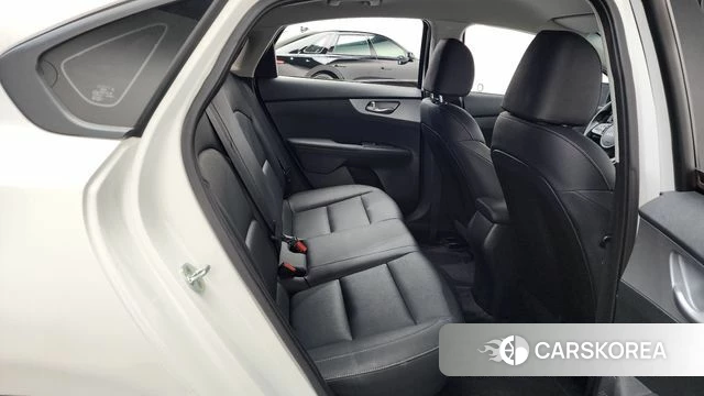 Kia The New K3 2nd generation 2022 Белый из Кореи, фото 2
