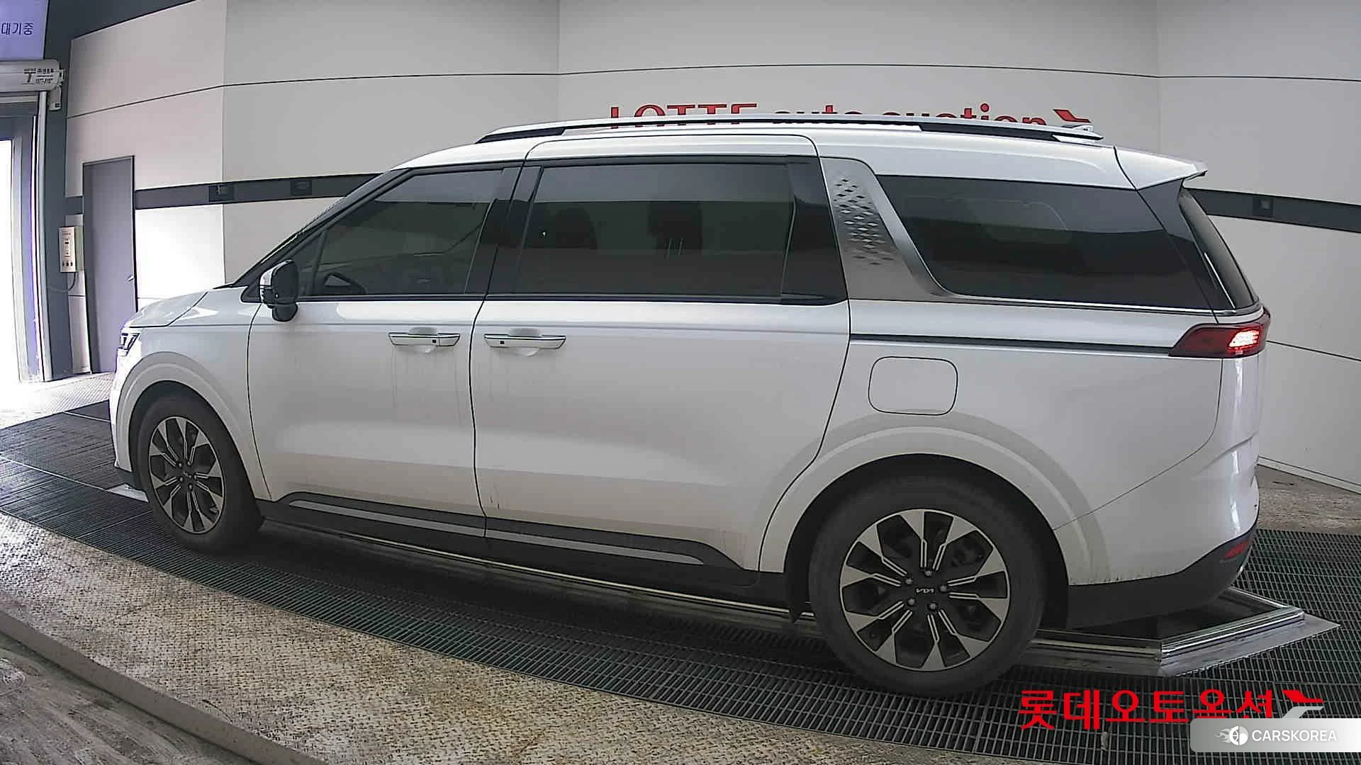 Kia Carnival 2022 Белый из Кореи, фото 2