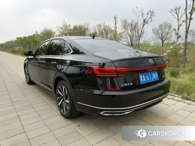 Volkswagen Passat 2023 Черный из Китая, фото 2