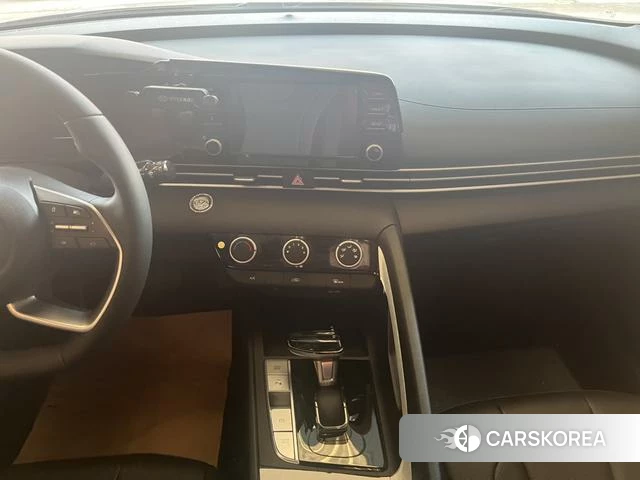 Hyundai Elantra 2023 Белый из Китая, фото 2