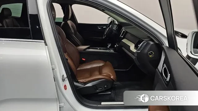 Volvo XC60 second Generation 2019 Белый из Кореи, фото 2