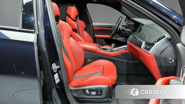 BMW X6M (G06) 2022 Черный из Кореи, фото 2