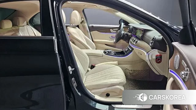 Mercedes-Benz E-Class W213 2018 Черный из Кореи, фото 2