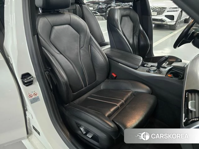 BMW 5 Series (G30) 2018 Белый из Кореи, фото 2