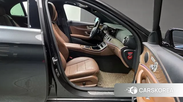 Mercedes-Benz E-Class W213 2021 Серый из Кореи, фото 2