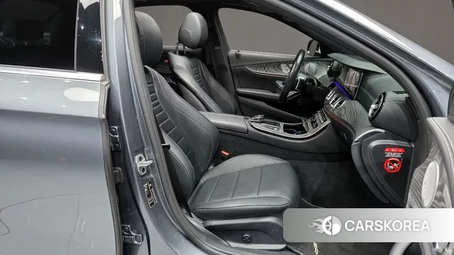 Mercedes-Benz E-Class W213 2021 Серый из Кореи, фото 2