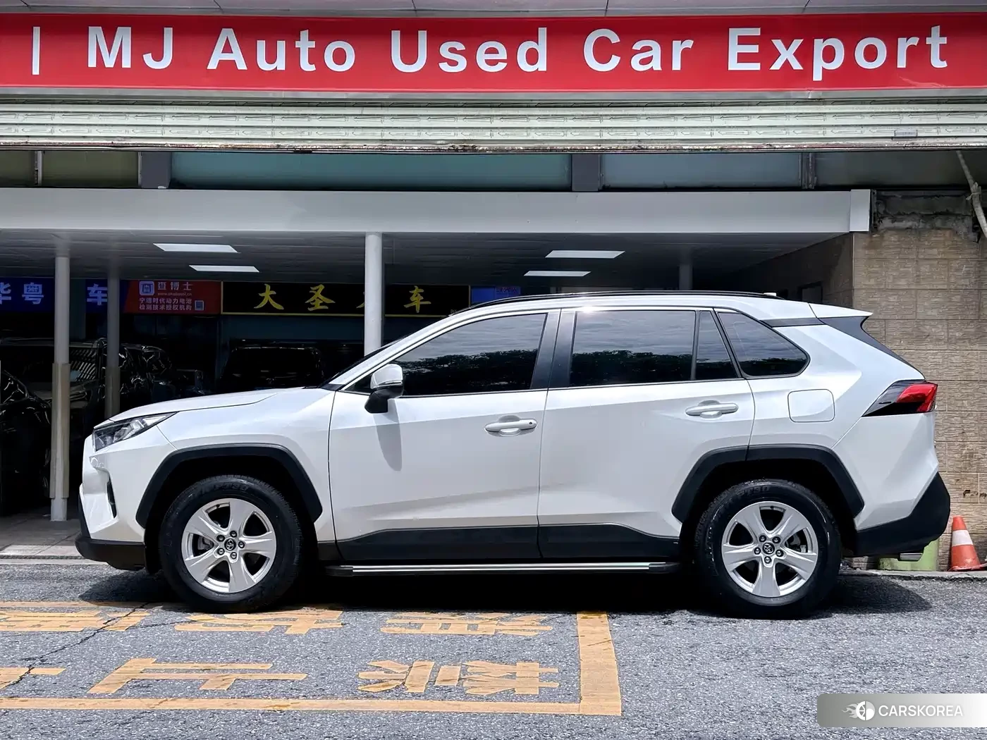Toyota RAV4 2024 Белый из Китая, фото 2