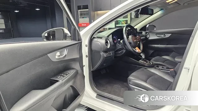 Kia The New K3 2nd generation 2021 Белый из Кореи, фото 2