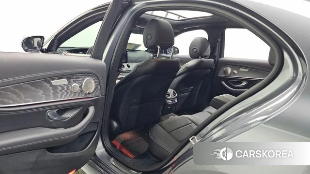 Mercedes-Benz E-Class W213 2023 Серый из Кореи, фото 2