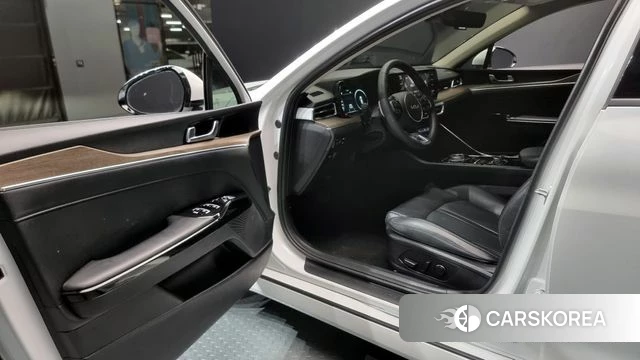 Kia K5 3rd generation 2023 Белый из Кореи, фото 2