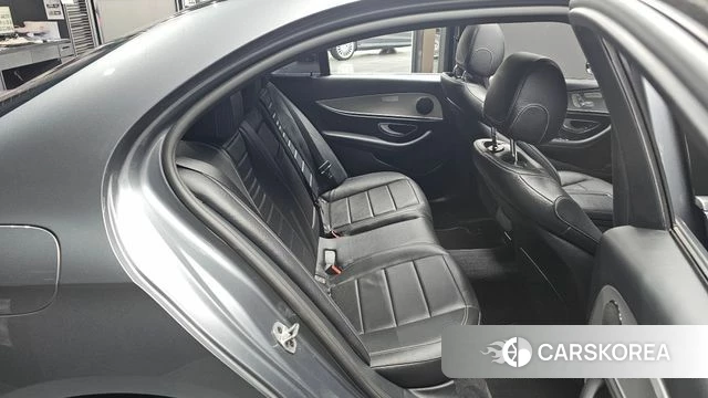 Mercedes-Benz E-Class W213 2018 Серый из Кореи, фото 2