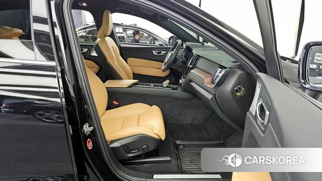 Volvo XC60 second Generation 2021 Черный из Кореи, фото 2