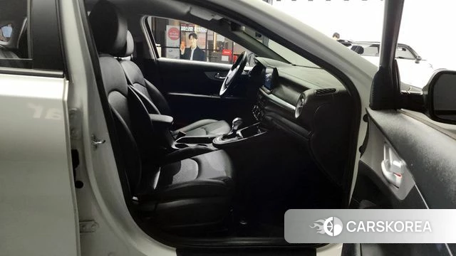 Kia The New K3 2nd generation 2022 Белый из Кореи, фото 2