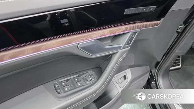 Volkswagen Touareg 3rd generation 2025 Черный из Кореи, фото 2