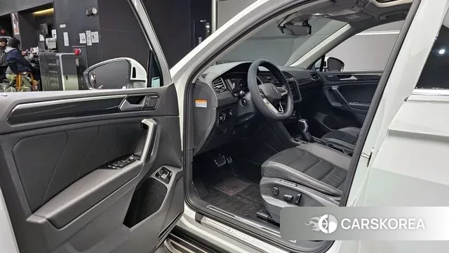 Volkswagen Tiguan second Generation 2022 Белый из Кореи, фото 2