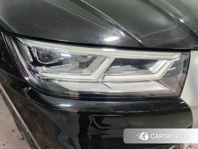 Audi Q5L 2021 Черный из Китая, фото 2