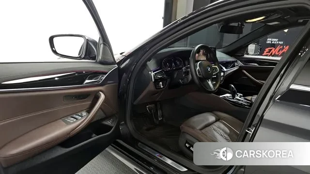 BMW 5 Series (G30) 2022 Серый из Кореи, фото 2