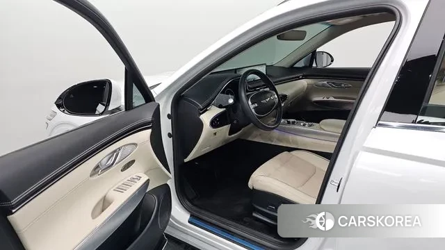 Genesis GV70 2023 Белый из Кореи, фото 2