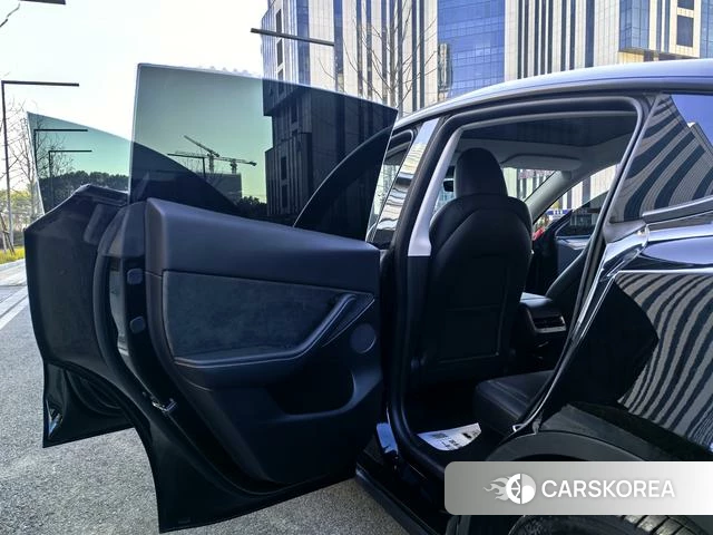 Tesla Model Y 2022 Черный из Китая, фото 2