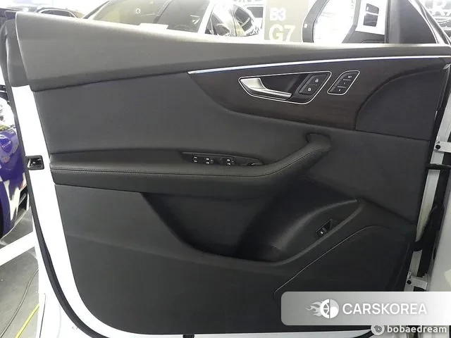 Audi Q8 (4M) 2022 Белый из Кореи, фото 2