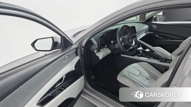 Hyundai Avante (CN7) 2021 Серебристо-серый из Кореи, фото 2