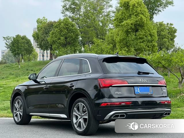 Audi Q5L 2022 Черный из Китая, фото 2