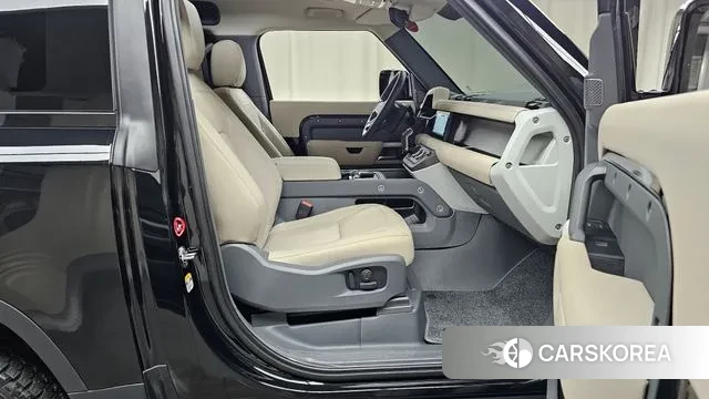 Land Rover Defender (L663) 2023 Черный из Кореи, фото 2