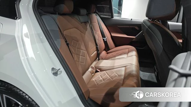 BMW 5 Series (G60) 2025 Белый из Кореи, фото 2