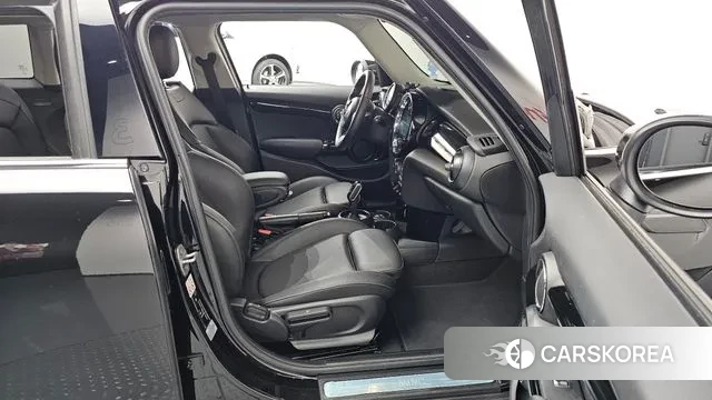 Mini Cooper 2021 Черный из Кореи, фото 2