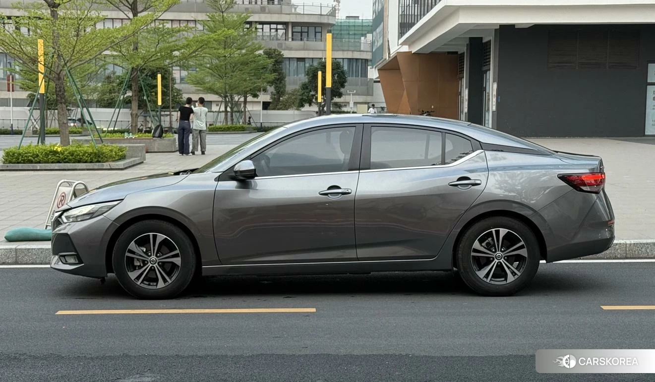 Nissan Xuan Yi 2021 Темно-серый из Китая, фото 2