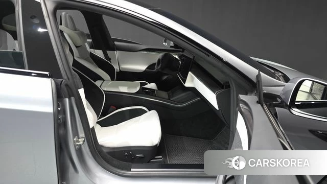Tesla Model S 2026 Серебристо-серый из Кореи, фото 2