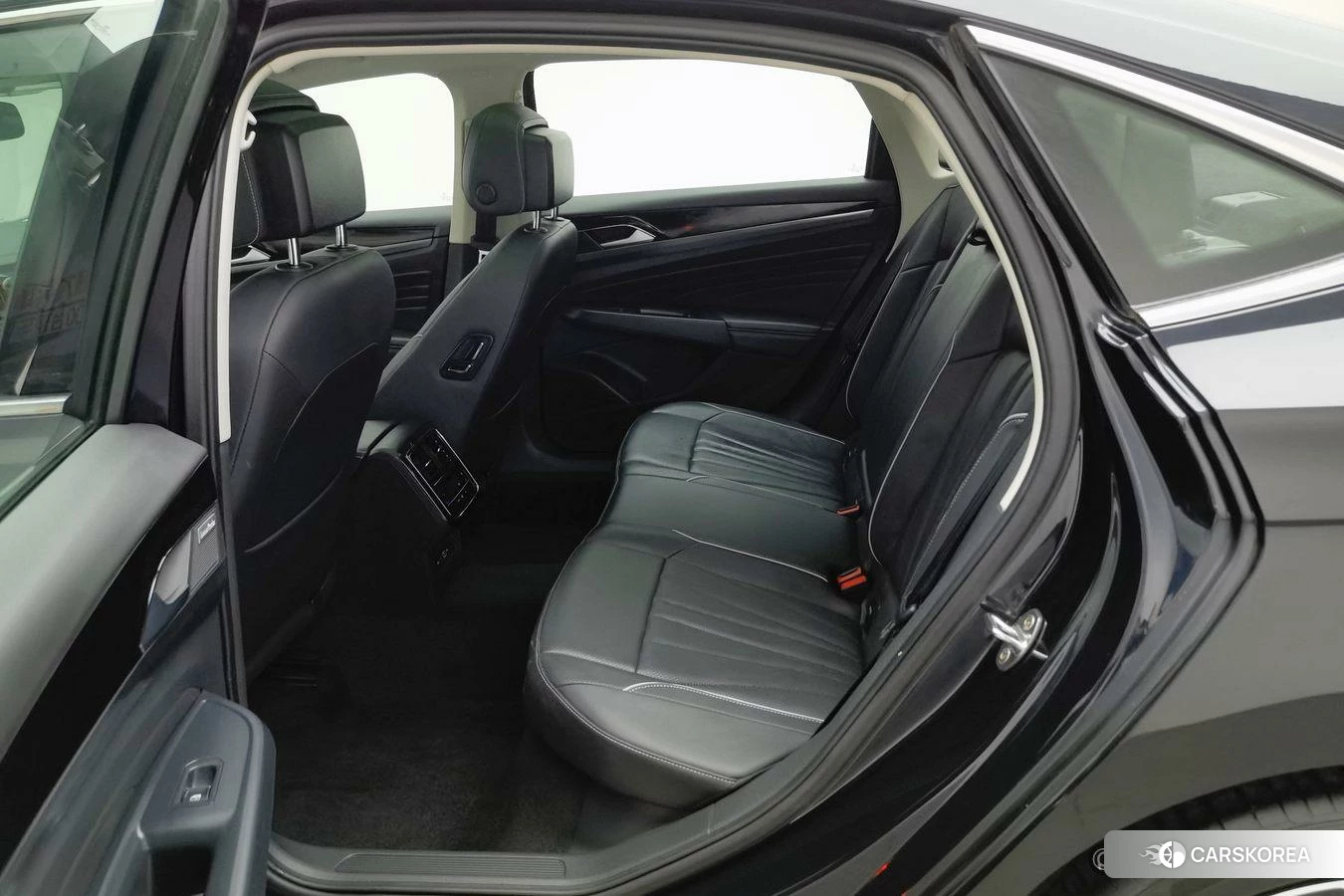 Volkswagen Passat 2023 Черный из Китая, фото 2