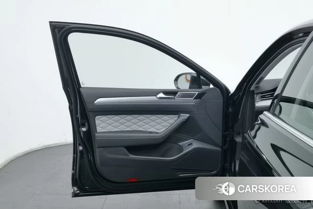 Volkswagen Magotan 2025 Черный из Китая, фото 2