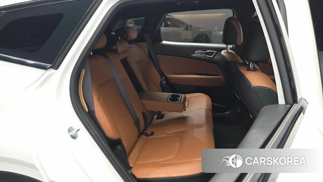 Kia Sportage 5th Generation Hybrid 2023 Белый из Кореи, фото 2