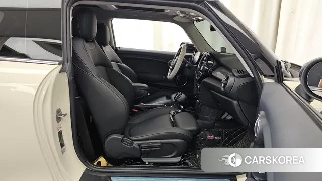 Mini Cooper 2021 Жемчужный цвет из Кореи, фото 2