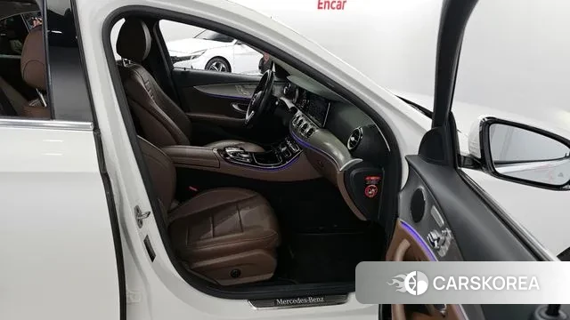 Mercedes-Benz E-Class W213 2019 Белый из Кореи, фото 2