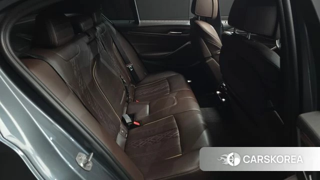 BMW 5 Series (G30) 2018 Серебряный из Кореи, фото 2