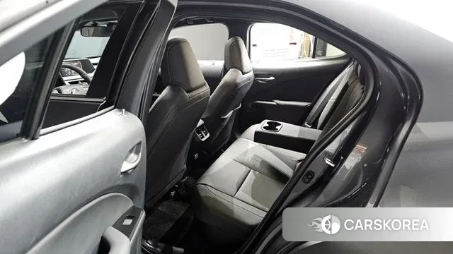 Lexus UX250h 2022 Серый из Кореи, фото 2