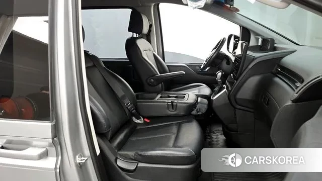 Hyundai Staria 2022 Серебряный из Кореи, фото 2