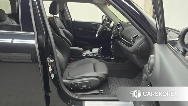 Mini Cooper Clubman 2024 Черный из Кореи, фото 2