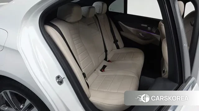 Mercedes-Benz E-Class W213 2022 Белый из Кореи, фото 2