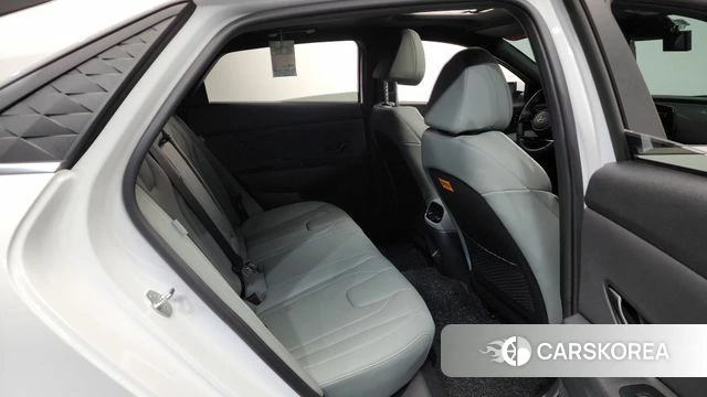 Hyundai The New Avante (CN7) 2024 Белый из Кореи, фото 2