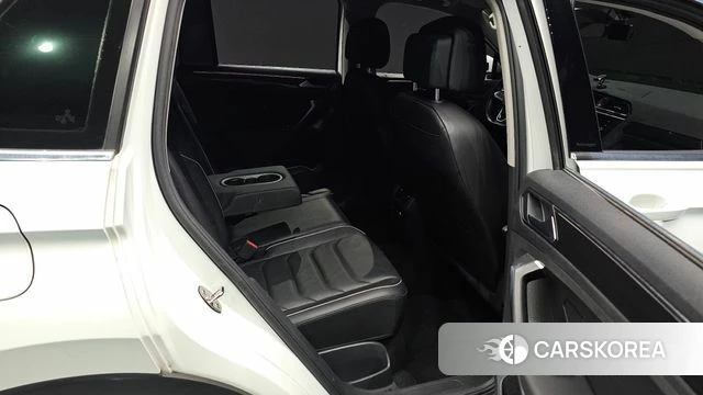 Volkswagen Tiguan second Generation 2022 Белый из Кореи, фото 2
